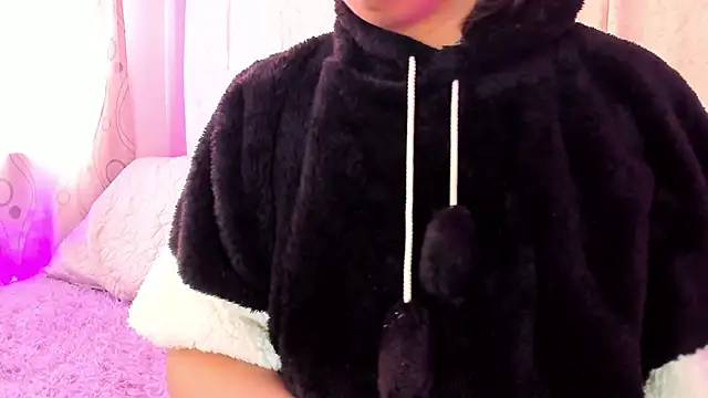 Snapshot of Satuurn_ chatting on 12-16-24, 04:27 Satuurn online show from 12-16-24, 04:27