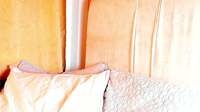 Snapshot of Satuurn_ chatting on 01-09-25, 01:56 Satuurn online show from 01-09-25, 01:56