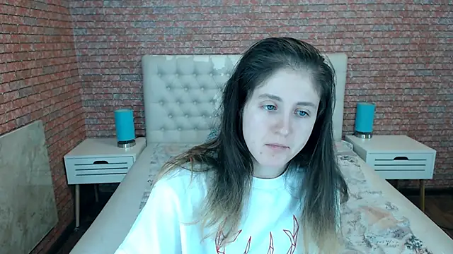 Holliy Cooper online show from 11-12-25, 08:26