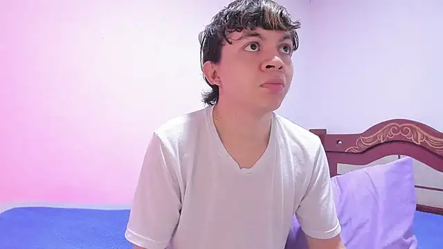 Snapshot of Lucaas_King chatting on 12-20-24, 01:22 Lucaas King online show from 12-20-24, 01:22