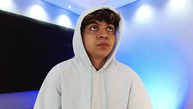 Snapshot of Lucaas_King chatting on 12-26-24, 06:01 Lucaas King online show from 12-26-24, 06:01