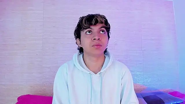 Snapshot of Lucaas_King chatting on 12-27-24, 03:04 Lucaas King online show from 12-27-24, 03:04