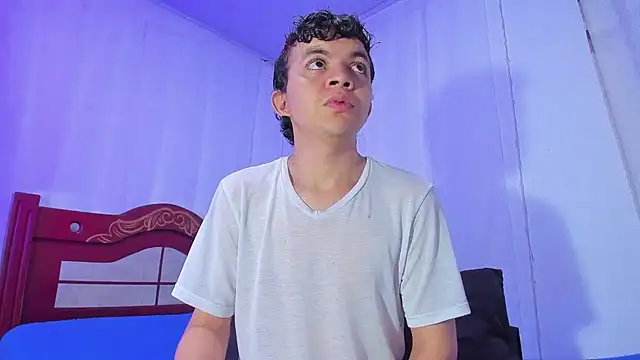 Snapshot of Lucaas_King chatting on 10-10-25, 08:46 Lucaas King online show from 10-10-25, 08:46