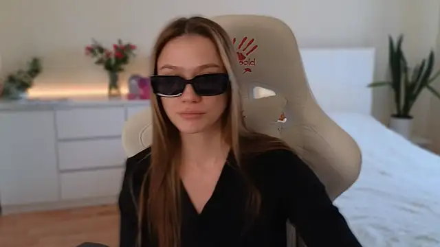 Madi soon online show from 02-04-25, 11:38