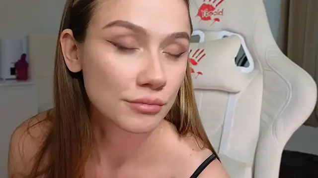 Madi soon online show from 02-14-25, 05:36