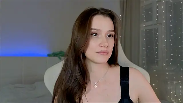 Madi soon online show from 10-15-25, 03:45