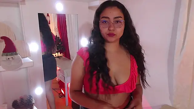 Snapshot of _Kim__M chatting on 12-22-25, 11:18 Kim M online show from 12-22-25, 11:18