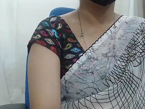 Snapshot of Lovely_Siri_23 chatting on 11-13-25, 01:37 Lovely Siri 23 online show from 11-13-25, 01:37