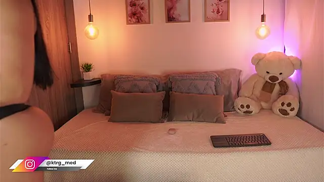 amelie gonzalez online show from 10-03-25, 08:50