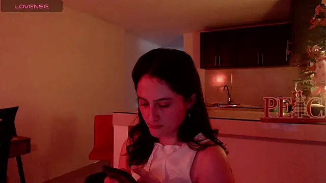 Snapshot of AlissonnFoxx chatting on 12-27-24, 10:37 AlissonnFoxx online show from 12-27-24, 10:37