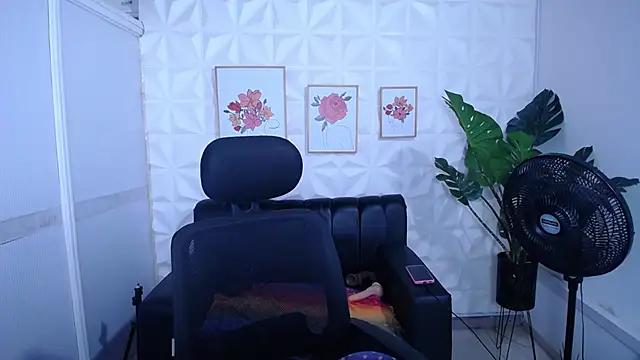 Valentinaa mature online show from 10-27-25, 10:25