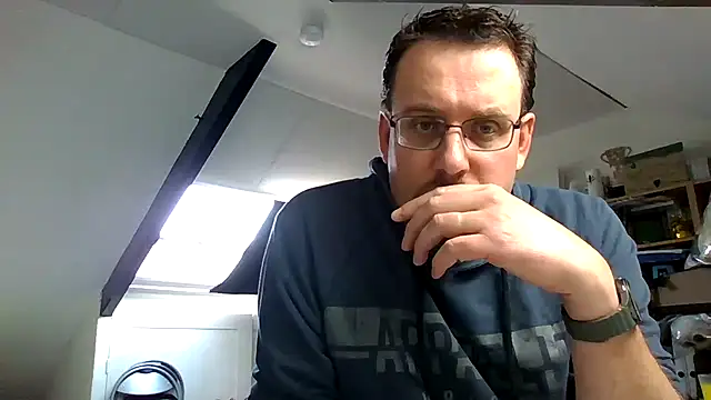 Snapshot of rdewaard81 chatting on 11-12-25, 12:27 rdewaard81 online show from 11-12-25, 12:27