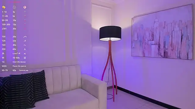 LizzHamilton   online show from 12-18-25, 11:49