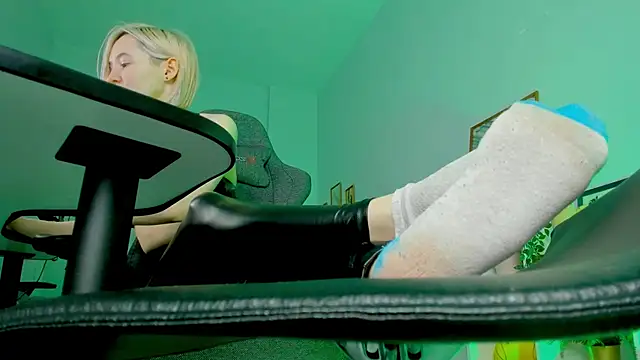 ReiYosimoto online show from 01-03-25, 11:57