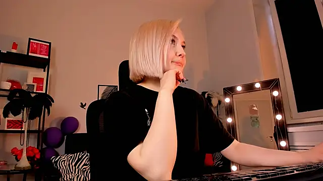 ReiYosimoto online show from 01-18-25, 11:32