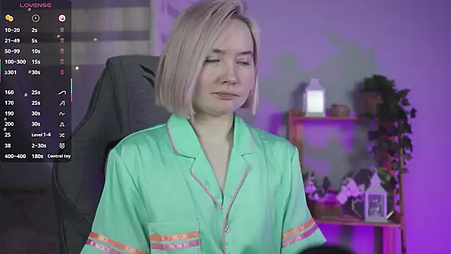 ReiYosimoto online show from 11-18-25, 06:01