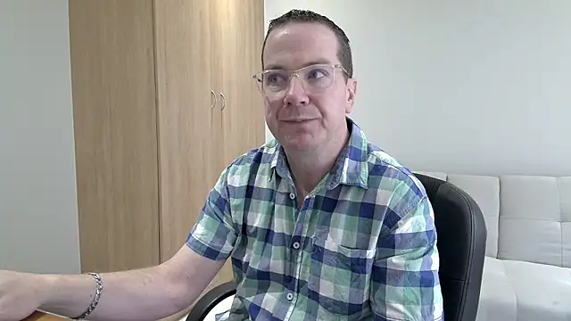 BrettJ81 online show from 10-04-25, 10:46