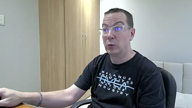 BrettJ81 online show from 10-16-25, 03:46