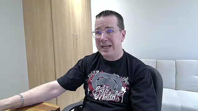 BrettJ81 online show from 10-28-25, 03:14