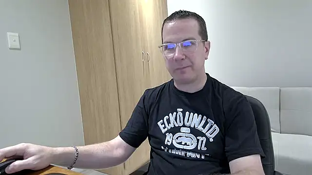 BrettJ81 online show from 10-30-25, 02:51