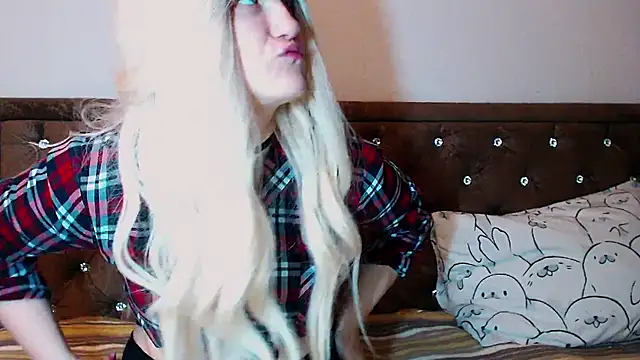 Sara4uu online show from 11-30-25, 12:36