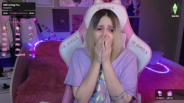 Snapshot of Evie_Ro chatting on 12-05-24, 09:17 Evie Ro online show from 12-05-24, 09:17