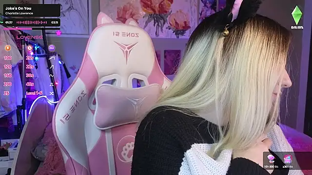 Snapshot of Evie_Ro chatting on 12-12-24, 08:32 Evie Ro online show from 12-12-24, 08:32