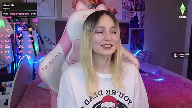 Snapshot of Evie_Ro chatting on 12-14-24, 06:56 Evie Ro online show from 12-14-24, 06:56