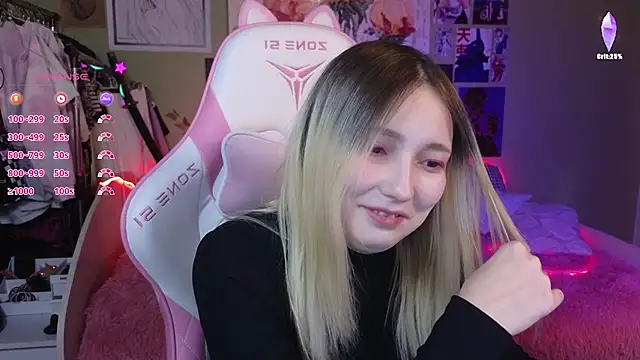 Snapshot of Evie_Ro chatting on 12-17-24, 12:23 Evie Ro online show from 12-17-24, 12:23