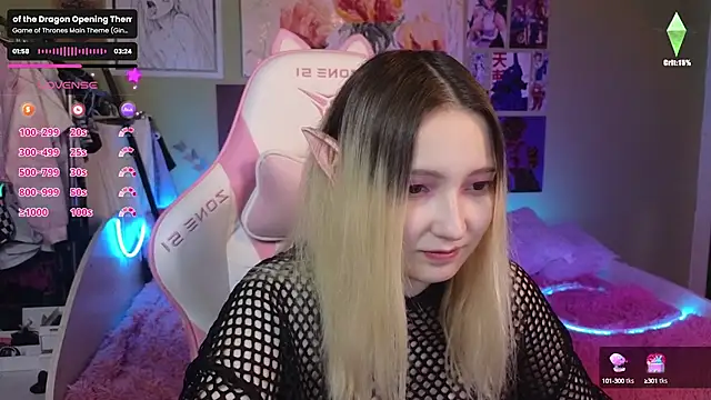 Snapshot of Evie_Ro chatting on 12-19-24, 08:02 Evie Ro online show from 12-19-24, 08:02