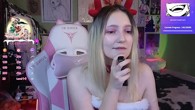 Snapshot of Evie_Ro chatting on 12-25-24, 02:46 Evie Ro online show from 12-25-24, 02:46