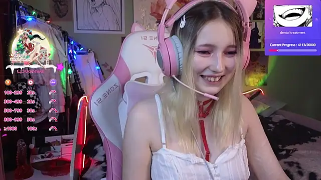 Snapshot of Evie_Ro chatting on 12-26-24, 08:32 Evie Ro online show from 12-26-24, 08:32