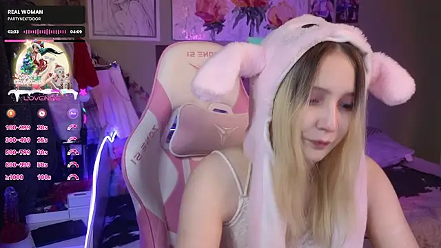 Snapshot of Evie_Ro chatting on 01-05-25, 08:21 Evie Ro online show from 01-05-25, 08:21