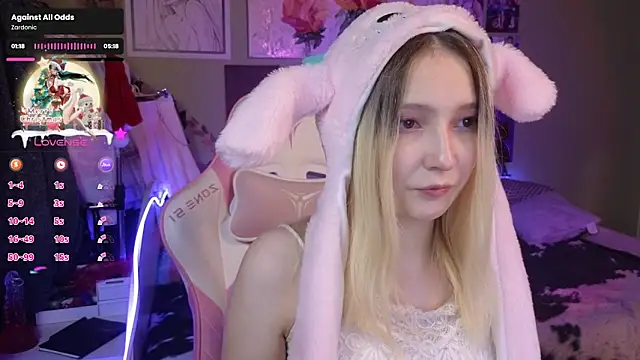 Snapshot of Evie_Ro chatting on 01-05-25, 11:22 Evie Ro online show from 01-05-25, 11:22