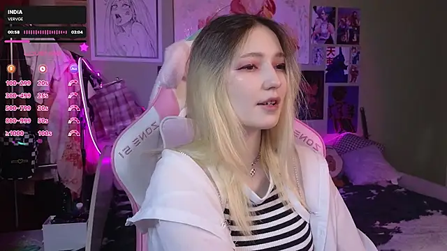 Snapshot of Evie_Ro chatting on 01-07-25, 09:14 Evie Ro online show from 01-07-25, 09:14