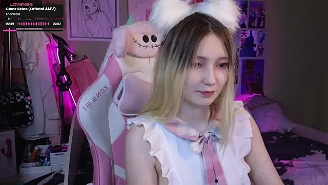 Snapshot of Evie_Ro chatting on 01-08-25, 08:29 Evie Ro online show from 01-08-25, 08:29