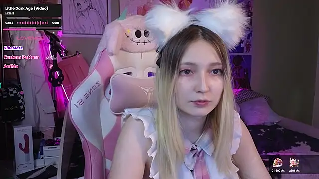 Snapshot of Evie_Ro chatting on 01-09-25, 02:33 Evie Ro online show from 01-09-25, 02:33