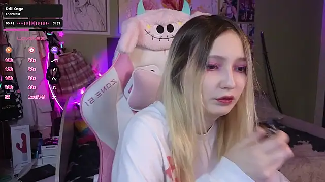 Snapshot of Evie_Ro chatting on 01-09-25, 10:52 Evie Ro online show from 01-09-25, 10:52