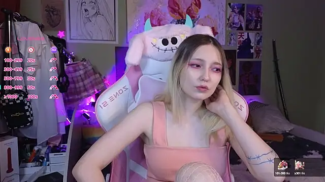 Snapshot of Evie_Ro chatting on 01-10-25, 08:37 Evie Ro online show from 01-10-25, 08:37