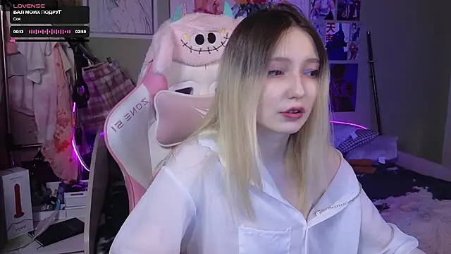 Snapshot of Evie_Ro chatting on 01-13-25, 02:07 Evie Ro online show from 01-13-25, 02:07