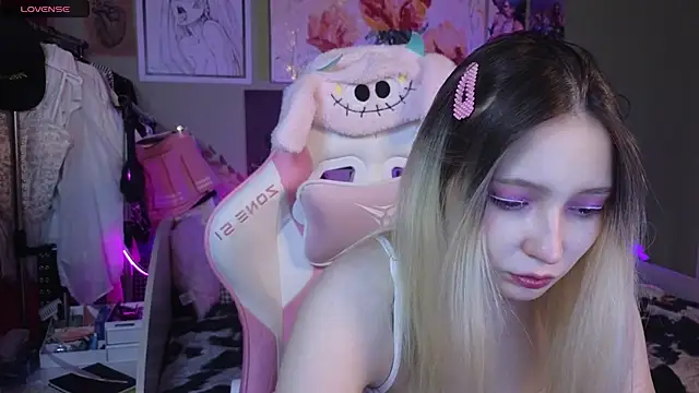 Snapshot of Evie_Ro chatting on 02-02-25, 11:11 Evie Ro online show from 02-02-25, 11:11