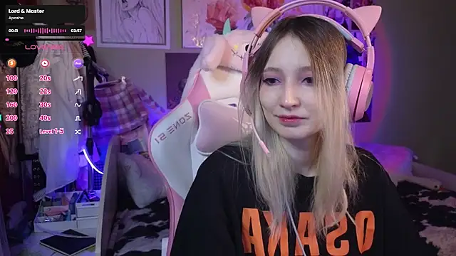 Snapshot of Evie_Ro chatting on 02-04-25, 08:17 Evie Ro online show from 02-04-25, 08:17