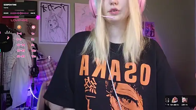 Snapshot of Evie_Ro chatting on 02-04-25, 11:27 Evie Ro online show from 02-04-25, 11:27