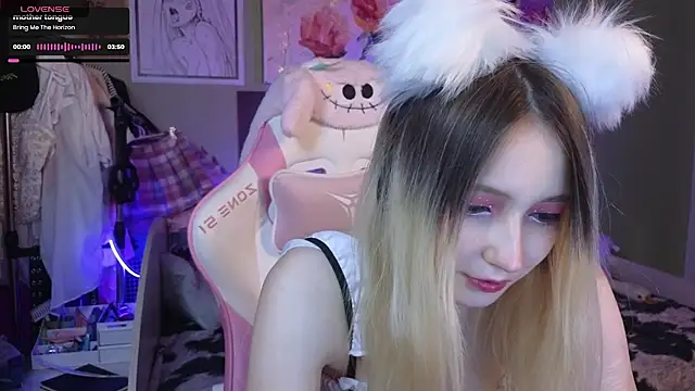 Snapshot of Evie_Ro chatting on 02-05-25, 08:14 Evie Ro online show from 02-05-25, 08:14