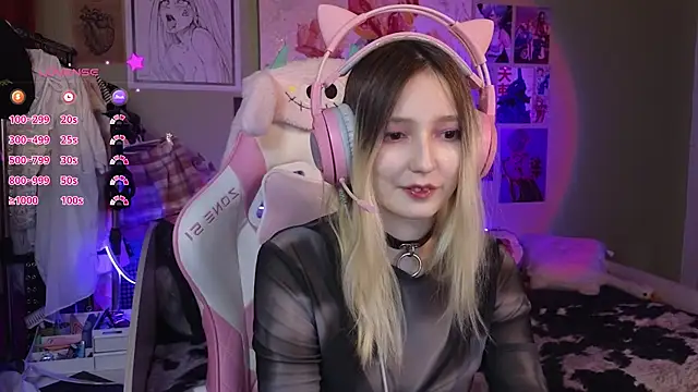 Snapshot of Evie_Ro chatting on 02-06-25, 09:06 Evie Ro online show from 02-06-25, 09:06