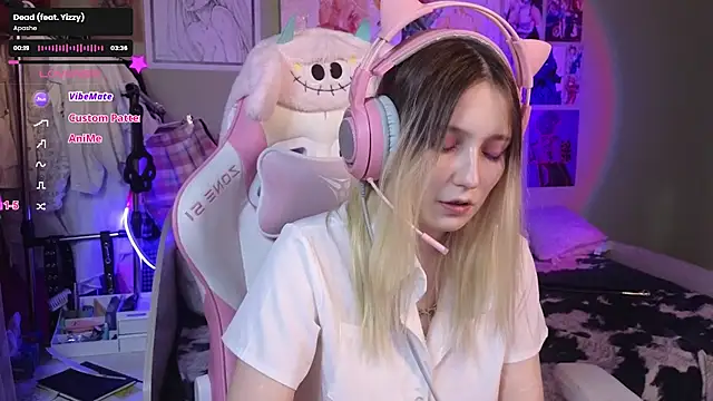 Snapshot of Evie_Ro chatting on 02-08-25, 03:30 Evie Ro online show from 02-08-25, 03:30