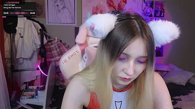 Snapshot of Evie_Ro chatting on 02-12-25, 08:29 Evie Ro online show from 02-12-25, 08:29