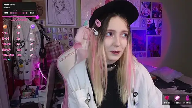 Snapshot of Evie_Ro chatting on 02-18-25, 10:14 Evie Ro online show from 02-18-25, 10:14