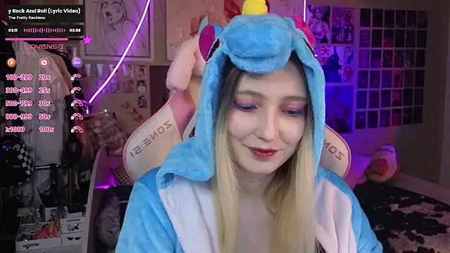 Snapshot of Evie_Ro chatting on 03-07-25, 08:00 Evie Ro online show from 03-07-25, 08:00