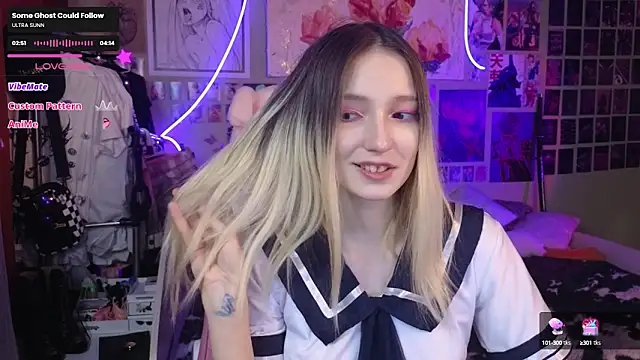 Snapshot of Evie_Ro chatting on 03-12-25, 12:10 Evie Ro online show from 03-12-25, 12:10